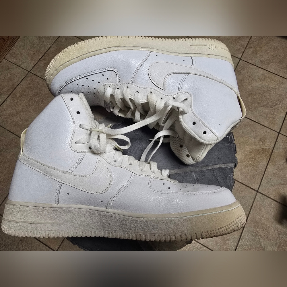 Mens White High-Top Air Force Ones Size 11